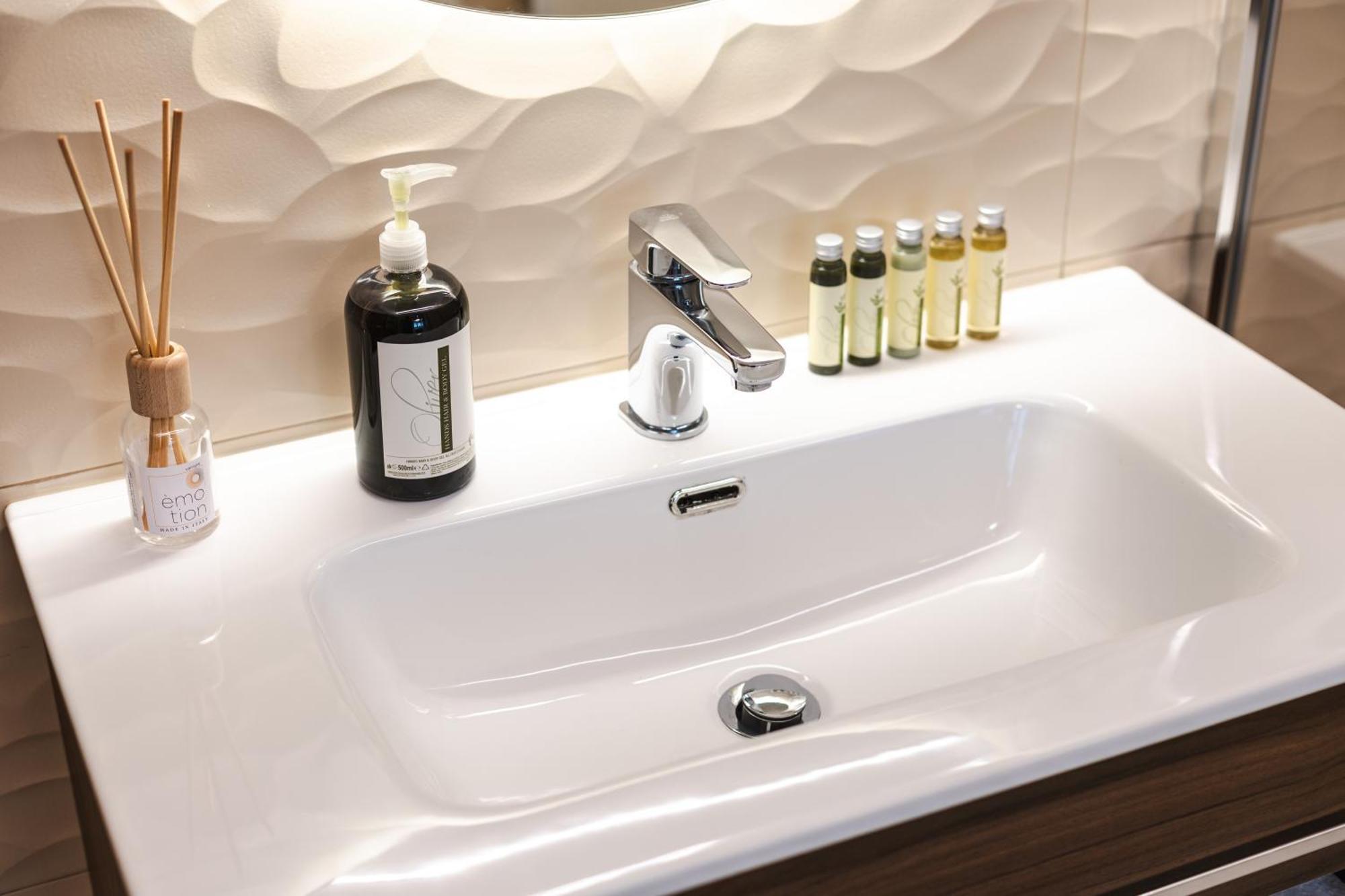 Boutique Apartments By Annalisa Torbole Sul Garda Eksteriør bilde